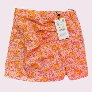 NWOT Zara floral mini skirt